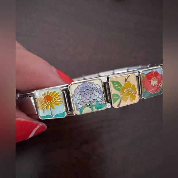 Vintage Inspired Floral Italian charm bracelet - Picture 3 of 7